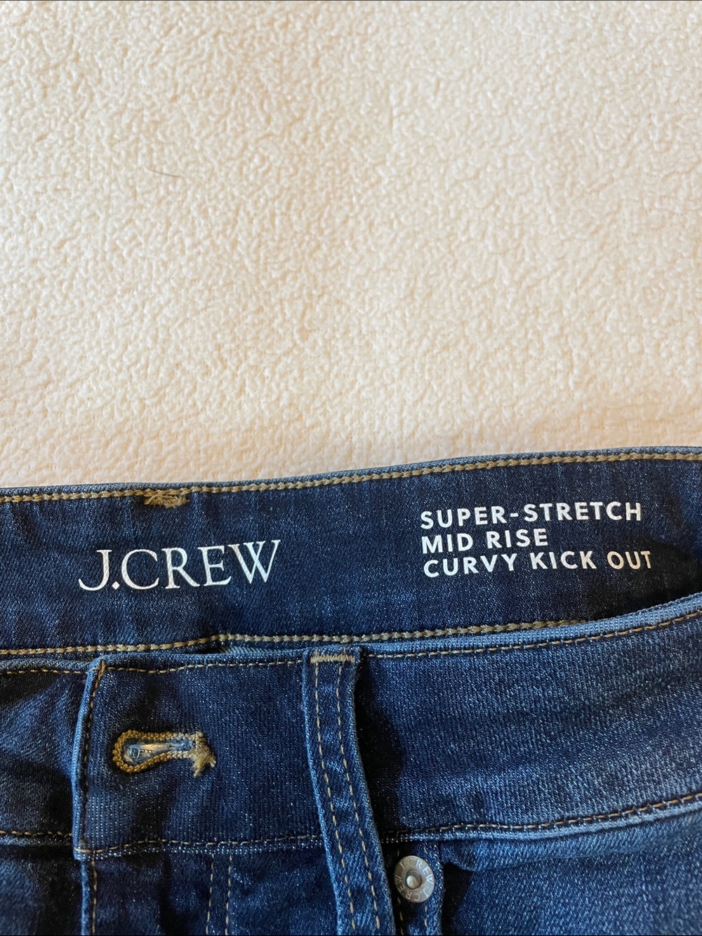 Jeans Super Stretch Mid Rise Curvy Kick Out